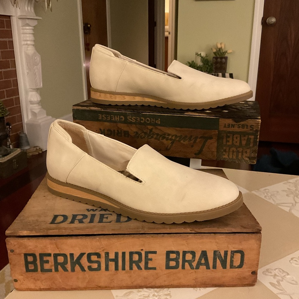 NWT ** Dr. Scholl's "Salut" Cream Platform Loafers size 8.5